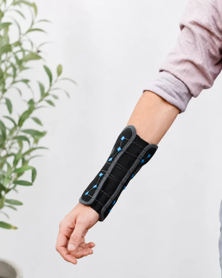 Attelle de poignet Manuimmo Pro Thuasne pour maintien et immobilisation du poignet