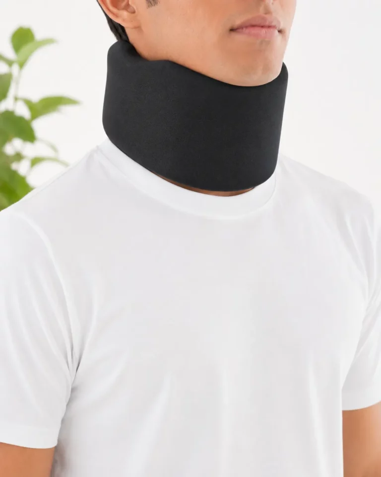 Collier cervical C2 noir pour maintien et soutien du cou