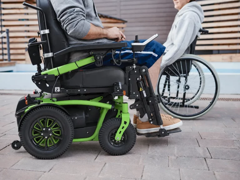 Fauteuil roulant électrique Forest 3 pour mobilité et autonomie au quotidien