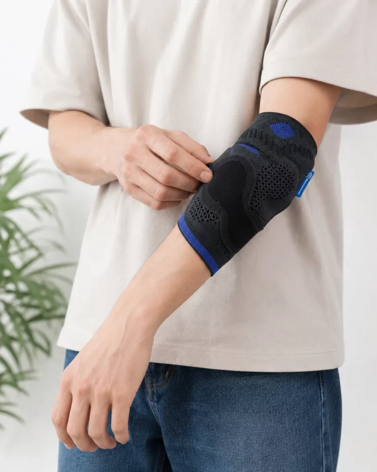 Coudière orthopédique noire et bleue pour maintien et soutien du coude